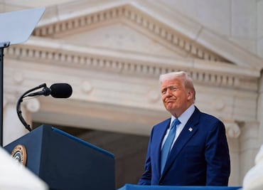 Trump califica de "política" y "horrible" a tribunal que bloqueó aranceles; pide a Corte Suprema de EU revocar medida