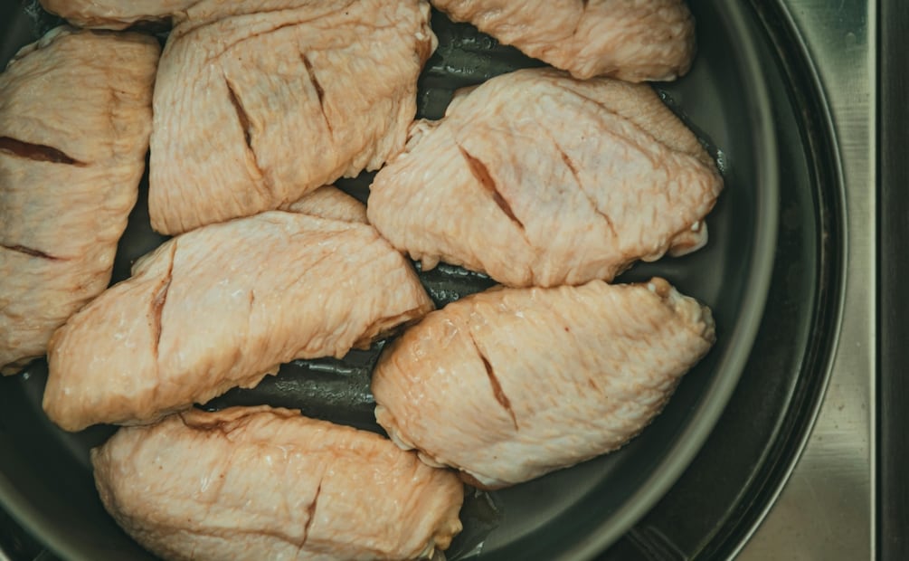 ¿Por qué no lavar el pollo crudo? Foto: Pexels