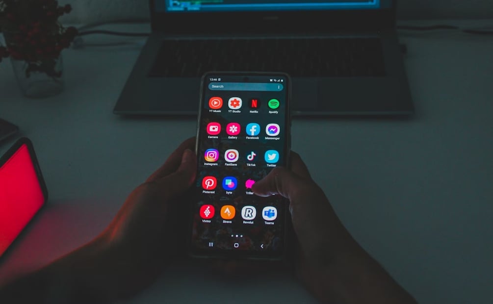 Si quieres mejorar la privacidad de tu celular, descarga apps con pocos permisos. Foto: Unsplash
