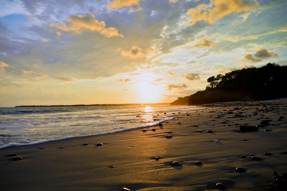 Los atardeceres en Playa Lo de Marcos ofrecen una vista impresionante. Foto: Unsplash / Bianca Castillo