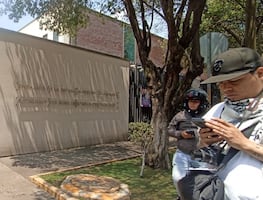 Recorre la CNTE embajadas en Polanco; pide que exijan al gobierno mexicano que resuelvan sus demandas
