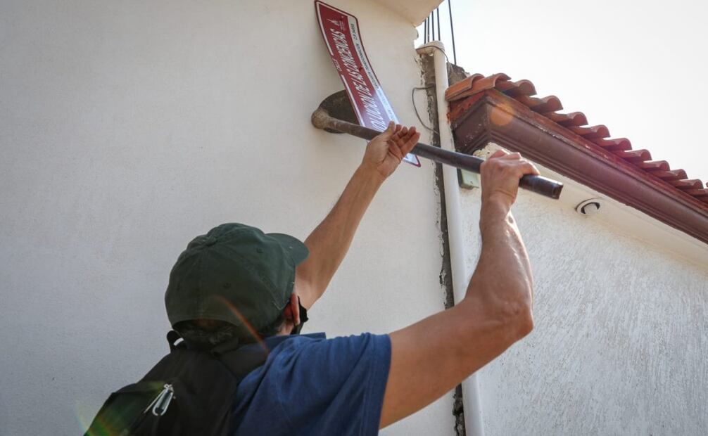 Acusan que las autoridades llegaron "como rateros" a poner sus letreros en la noche del 12 de diciembre y ahora "no dan la cara", aseveran (08/01/2025). Foto: Luis Camacho / EL UNIVERSAL