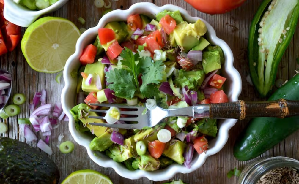 La dieta mediterránea incluye pescado fresco y vegetales
Foto: (Imagen ilustrativa)Freepik